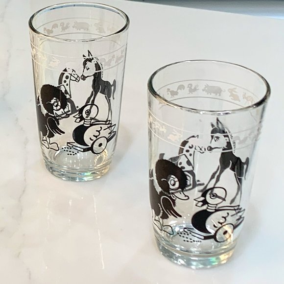 Adorable 1940s Juice/Kids Drinking Glasses (set of 4) - Picture 9 of 16